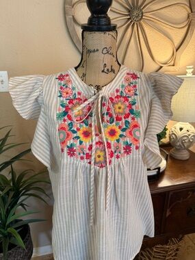 New Savanna Jane White & Tan Striped Flutter Sleeve Top with Bright Embroidery